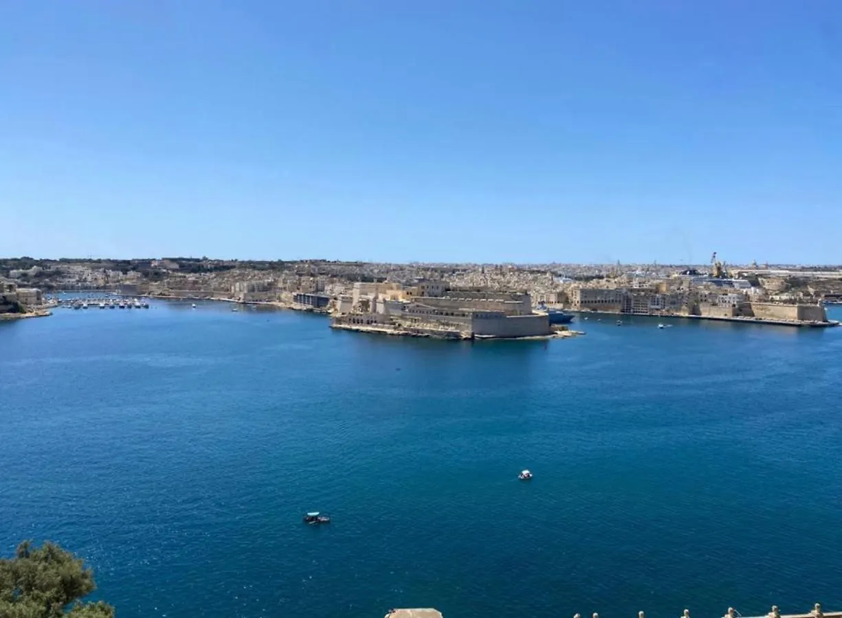 Superb 3 Bedroom Apartment In La Valette
