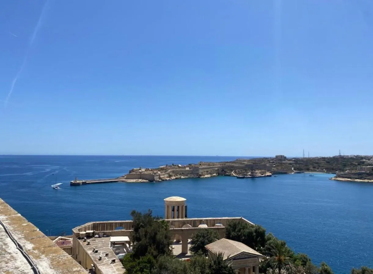 Superb 3 Bedroom Apartment In La Valette