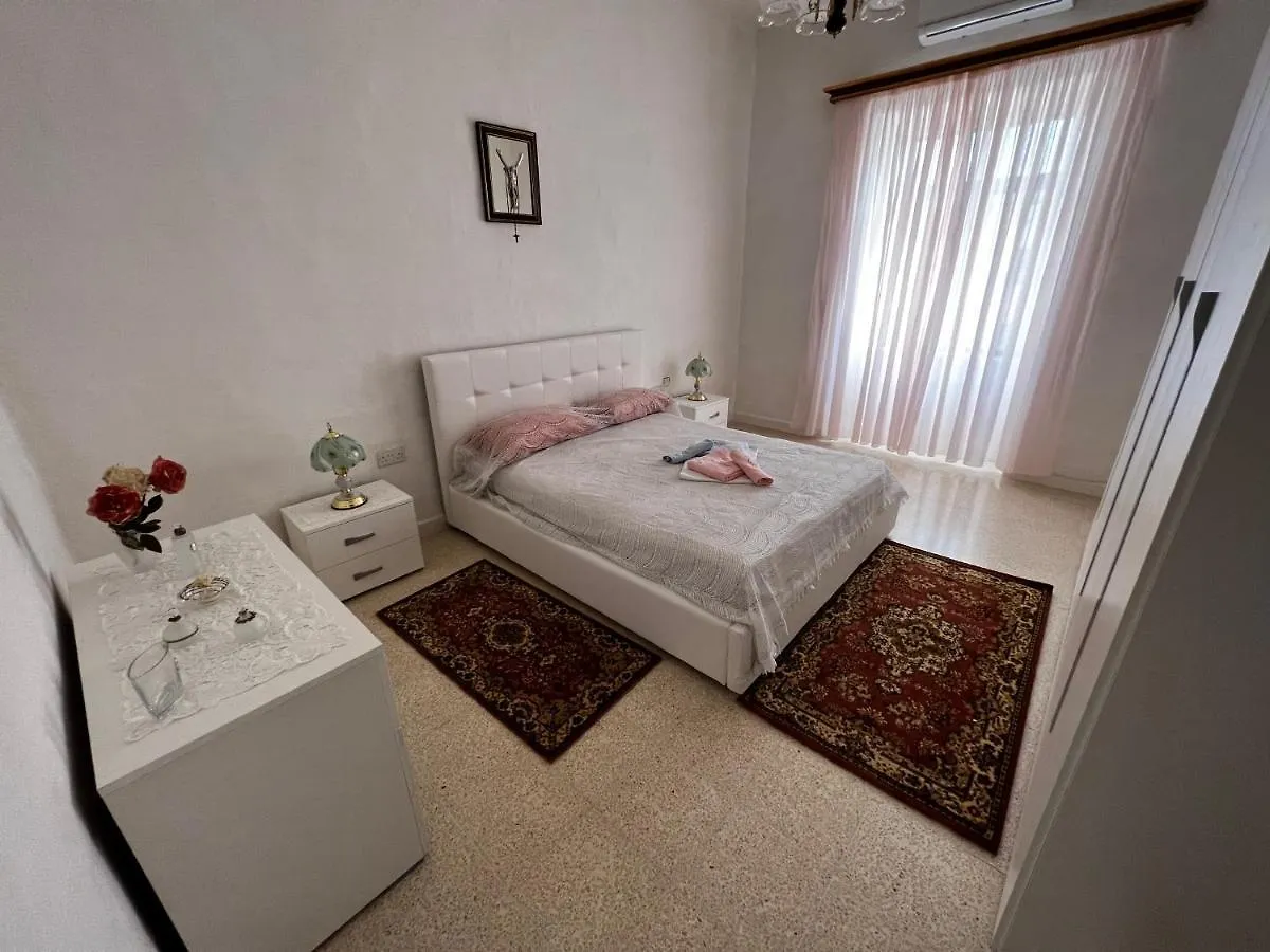 Superb 3 Bedroom Apartment In La Valette